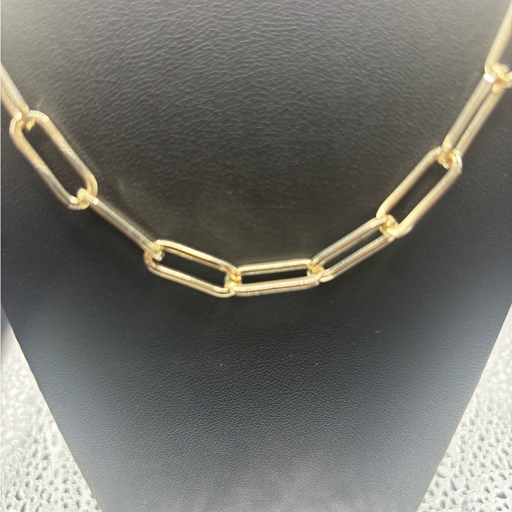 Elegant Gold Chain Necklace High End Costume.